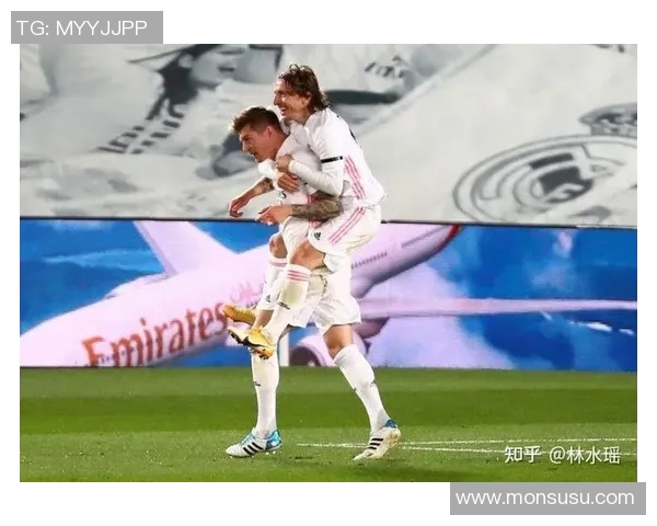 足球明星进球庆祝方式大揭秘各具特色的庆祝动作背后的故事与意义